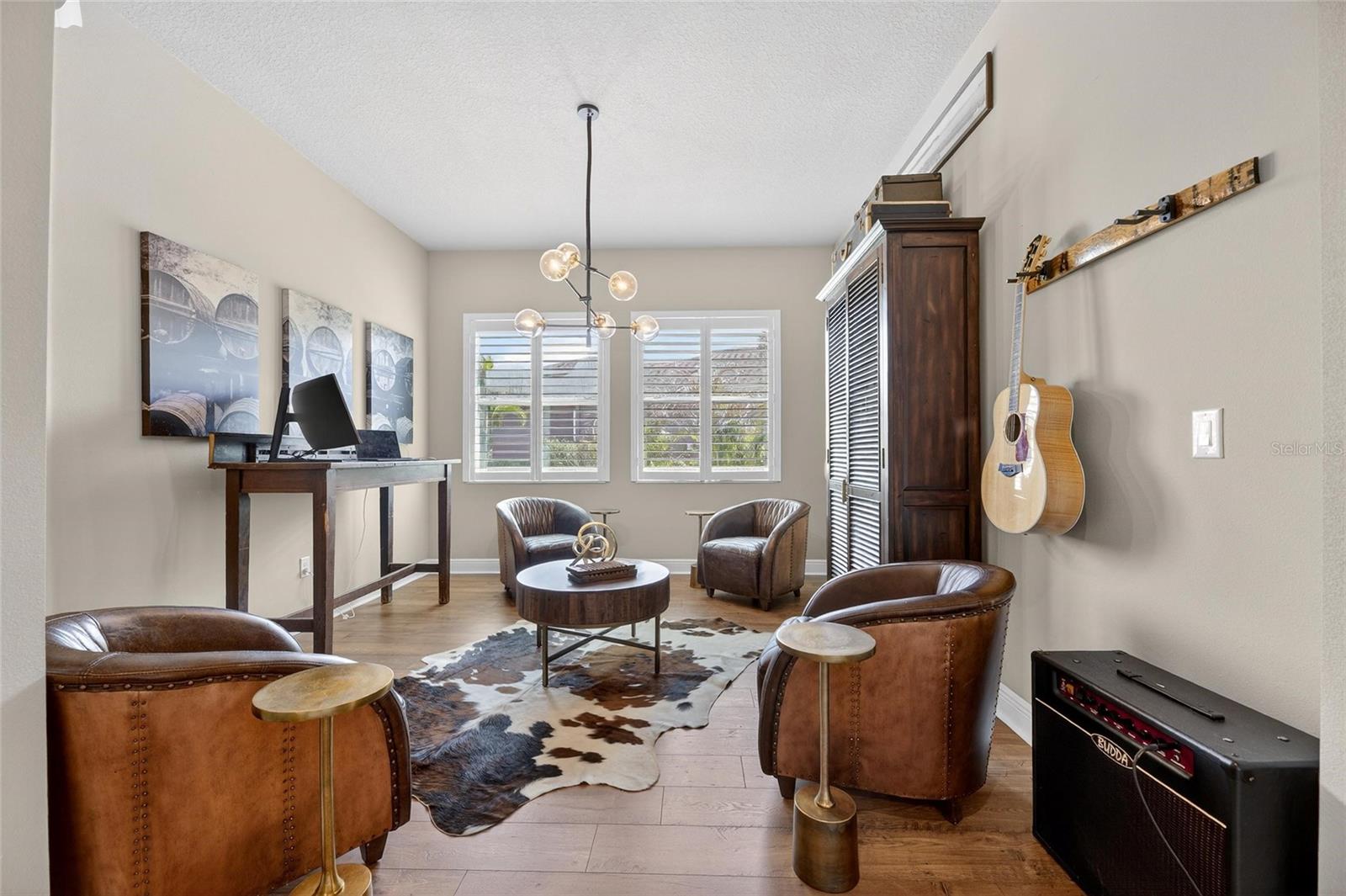 Listing photo id 12 for 6909 Crestpoint Drive