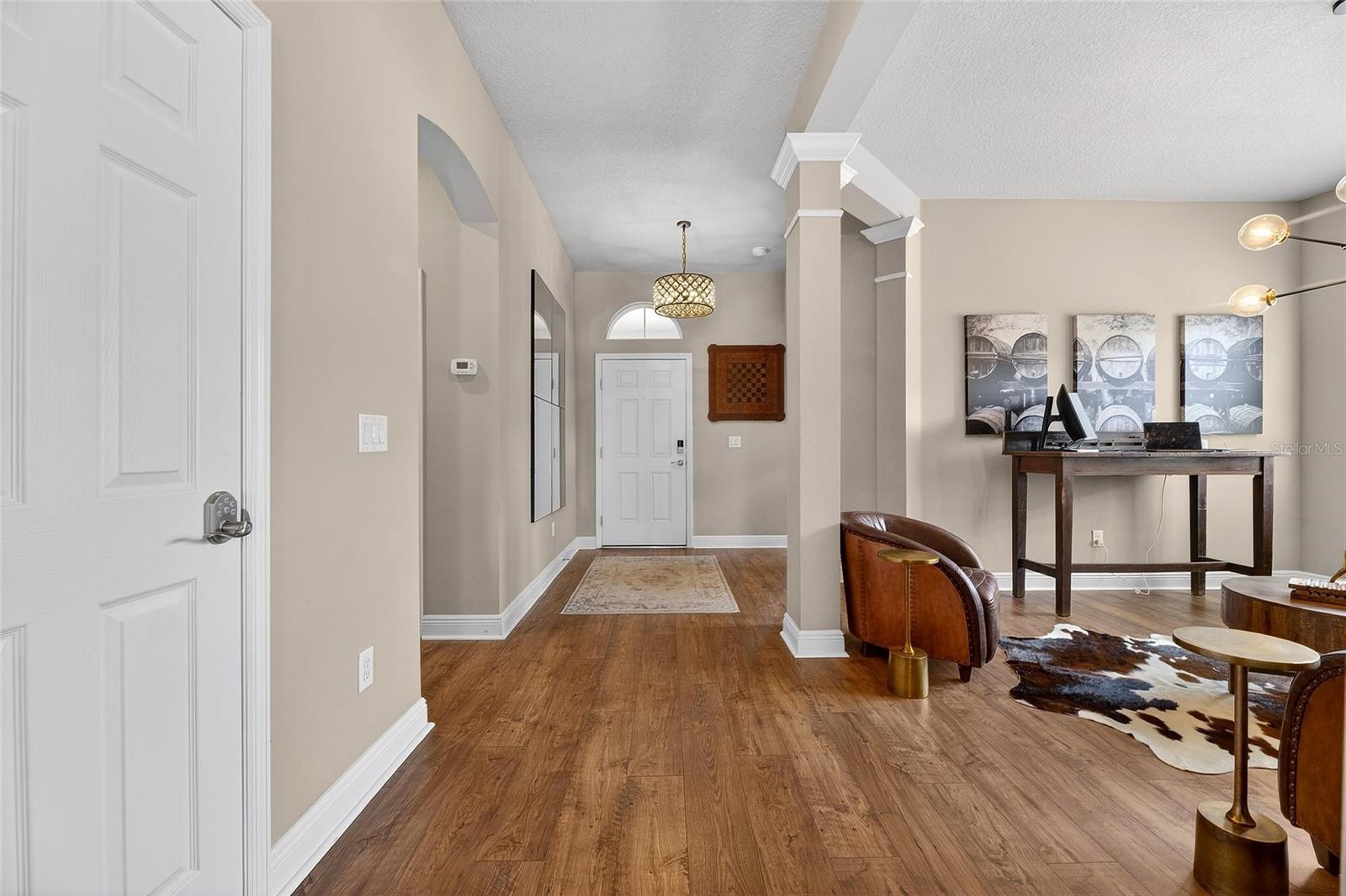 Listing photo id 16 for 6909 Crestpoint Drive