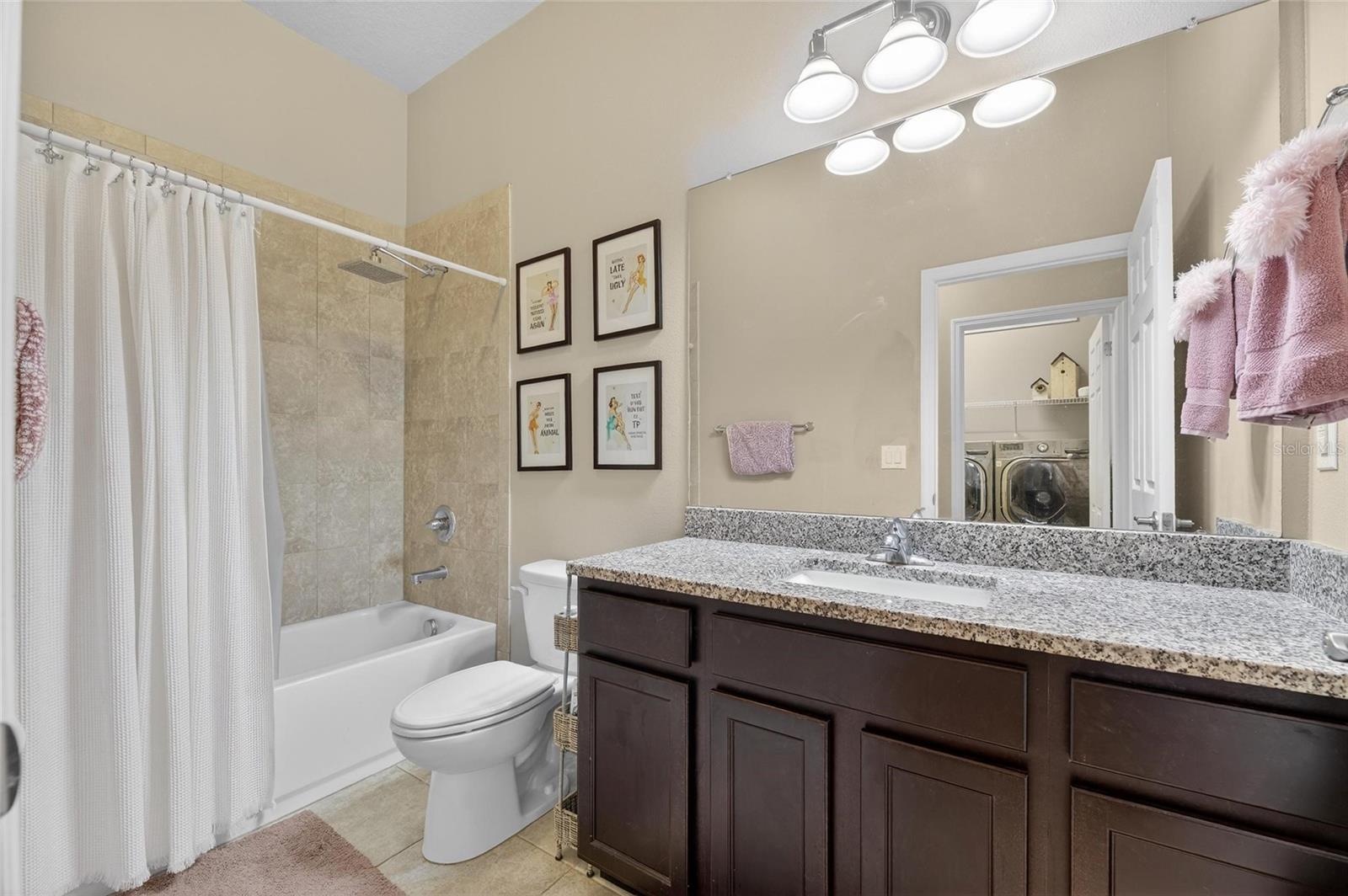 Listing photo id 18 for 6909 Crestpoint Drive