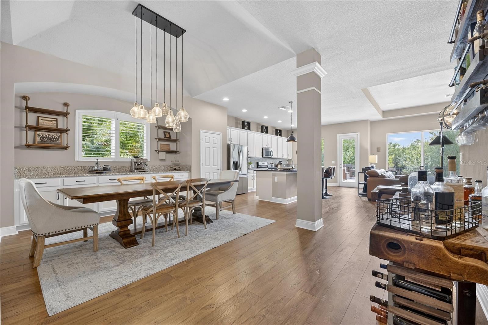 Listing photo id 23 for 6909 Crestpoint Drive