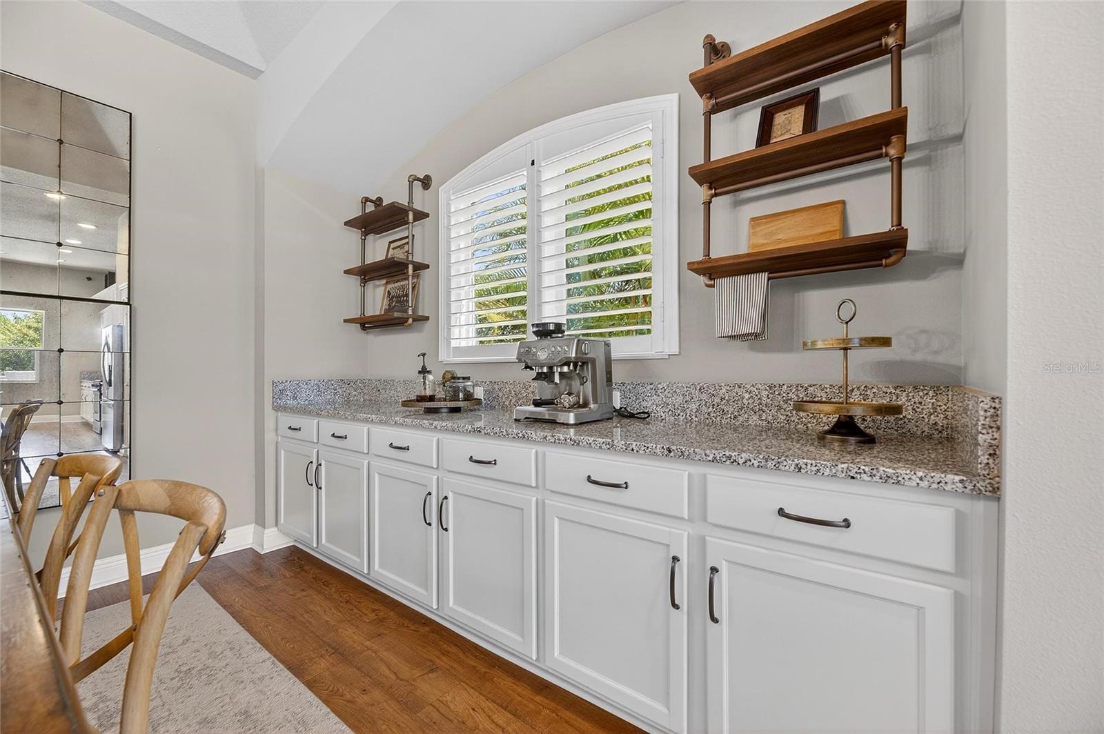 Listing photo id 26 for 6909 Crestpoint Drive