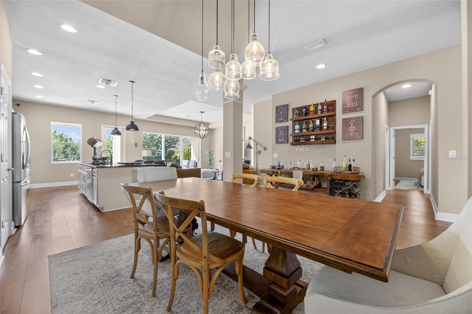 Listing photo id 27 for 6909 Crestpoint Drive