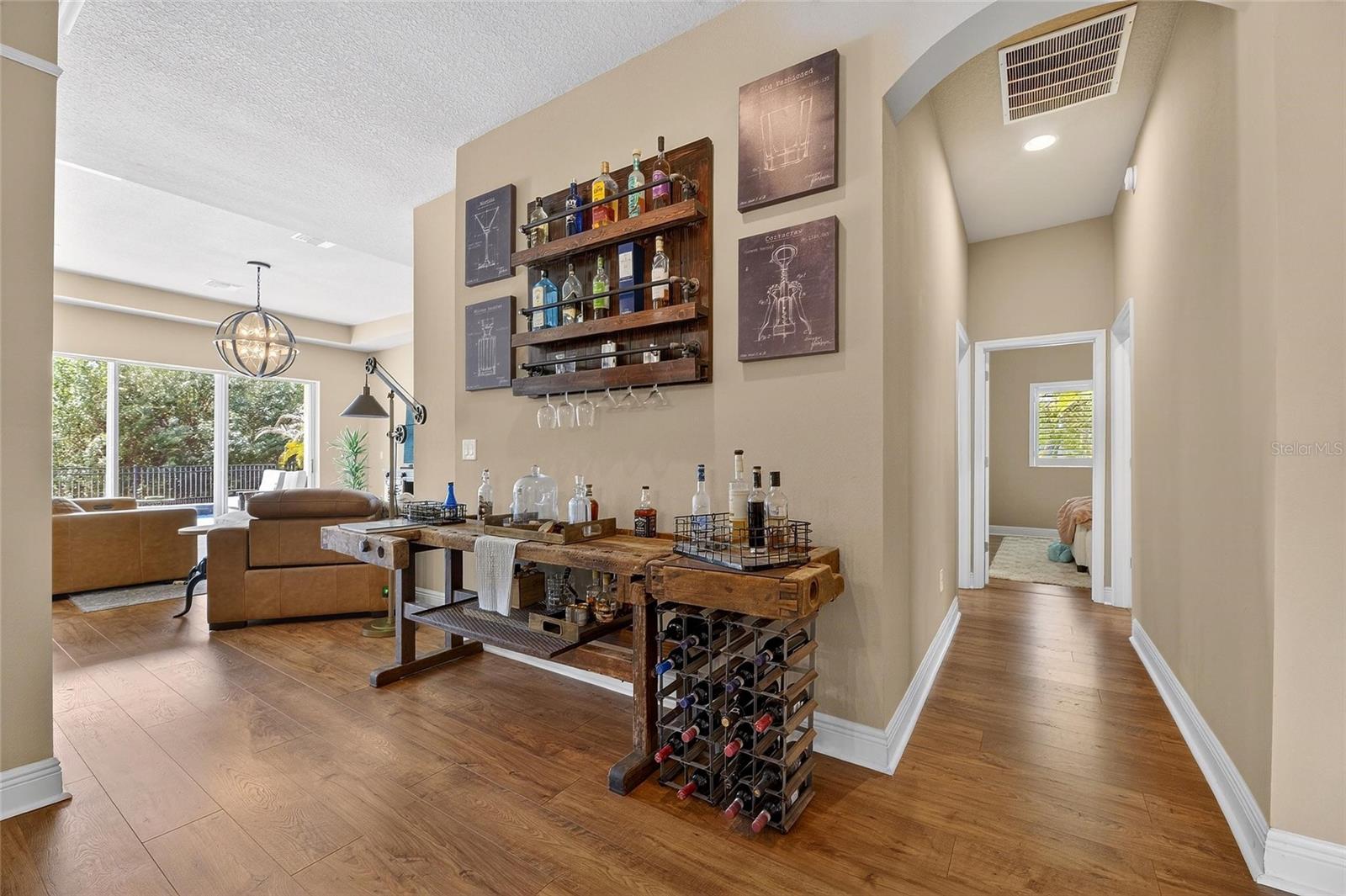 Listing photo id 28 for 6909 Crestpoint Drive