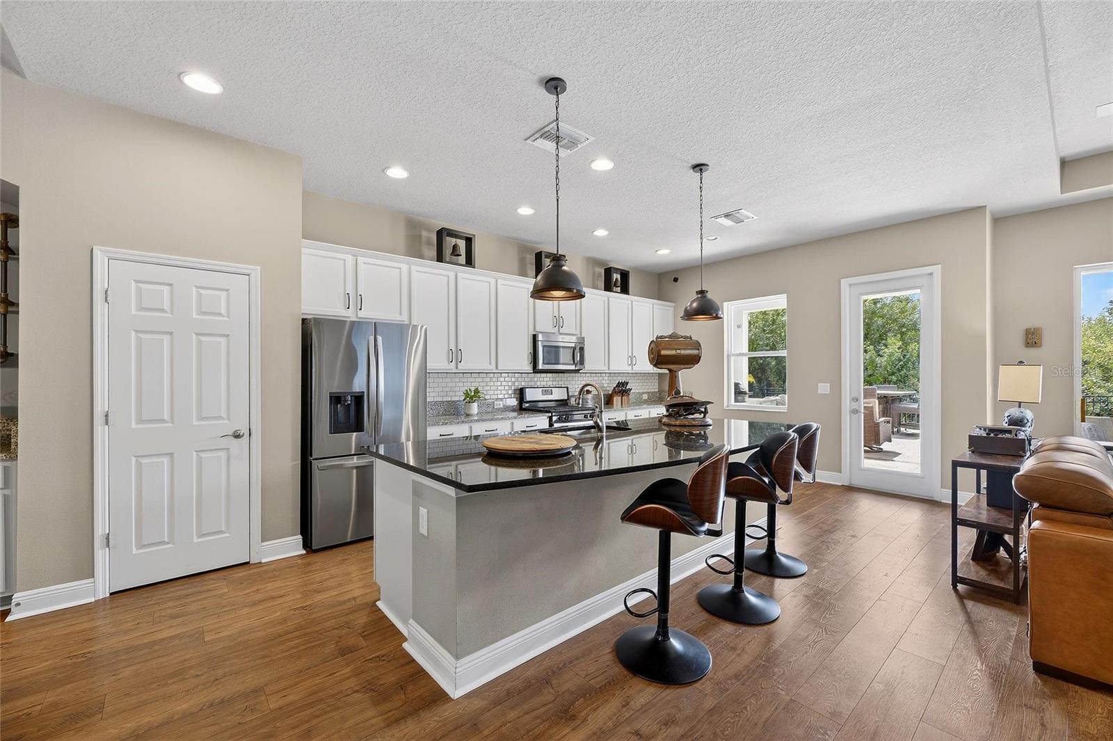 Listing photo id 30 for 6909 Crestpoint Drive