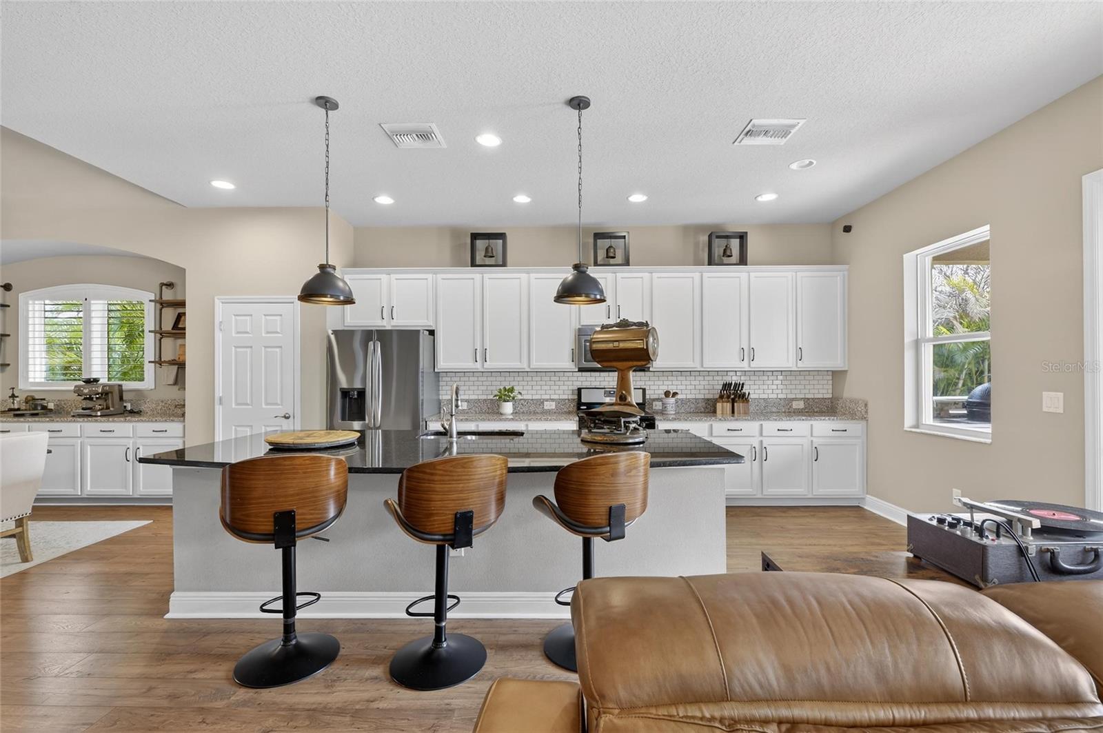 Listing photo id 32 for 6909 Crestpoint Drive