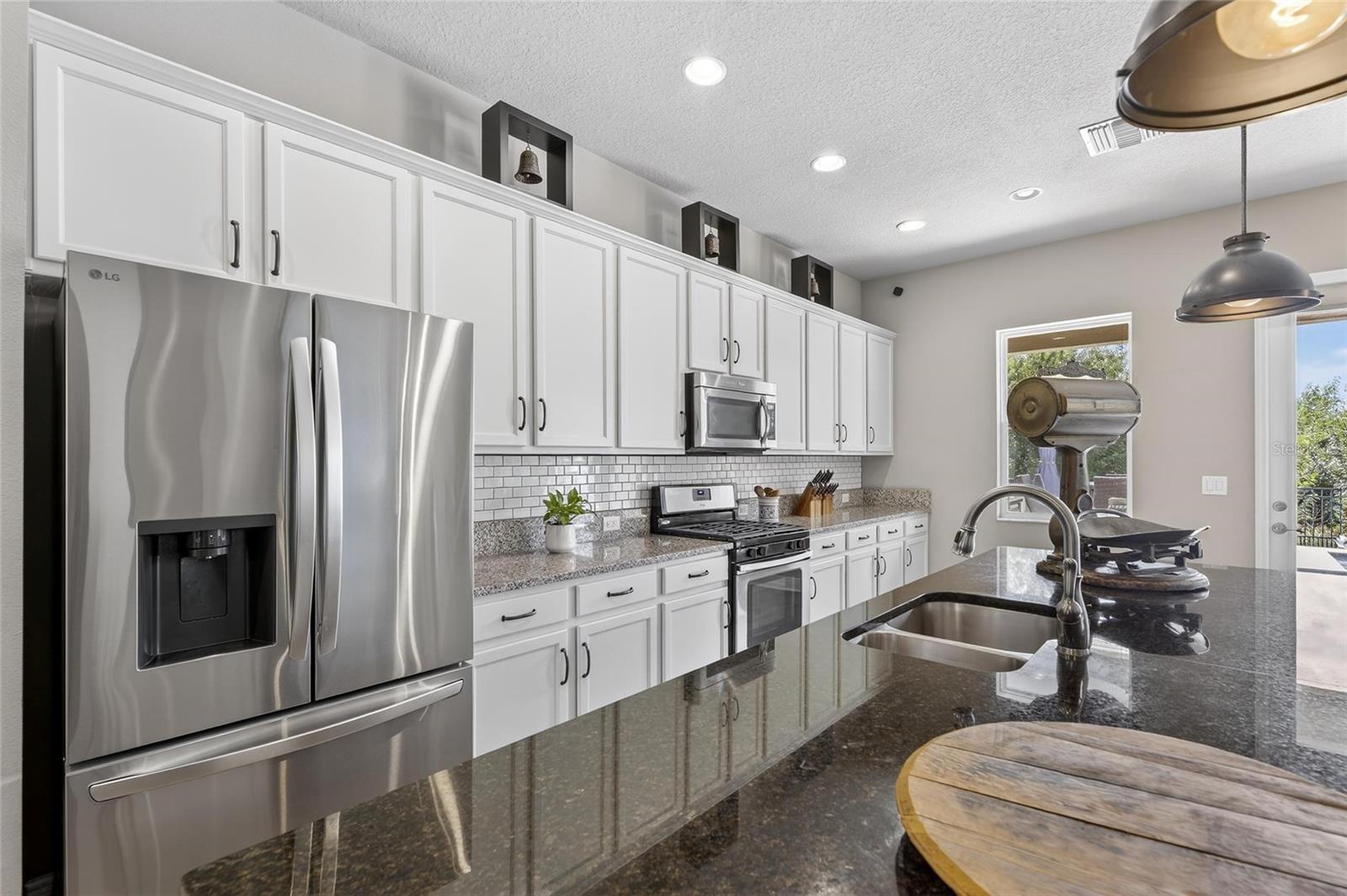 Listing photo id 36 for 6909 Crestpoint Drive