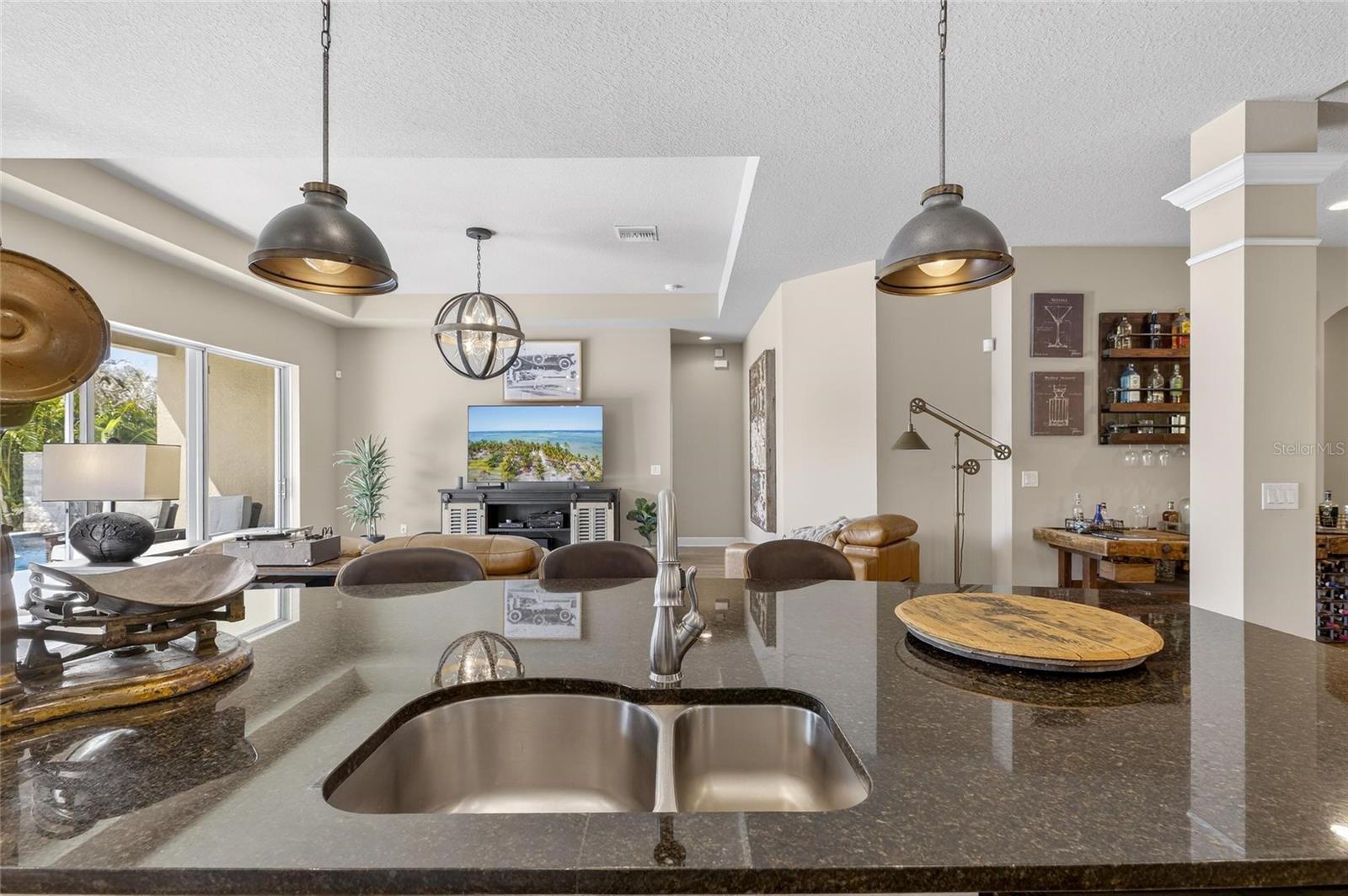 Listing photo id 37 for 6909 Crestpoint Drive