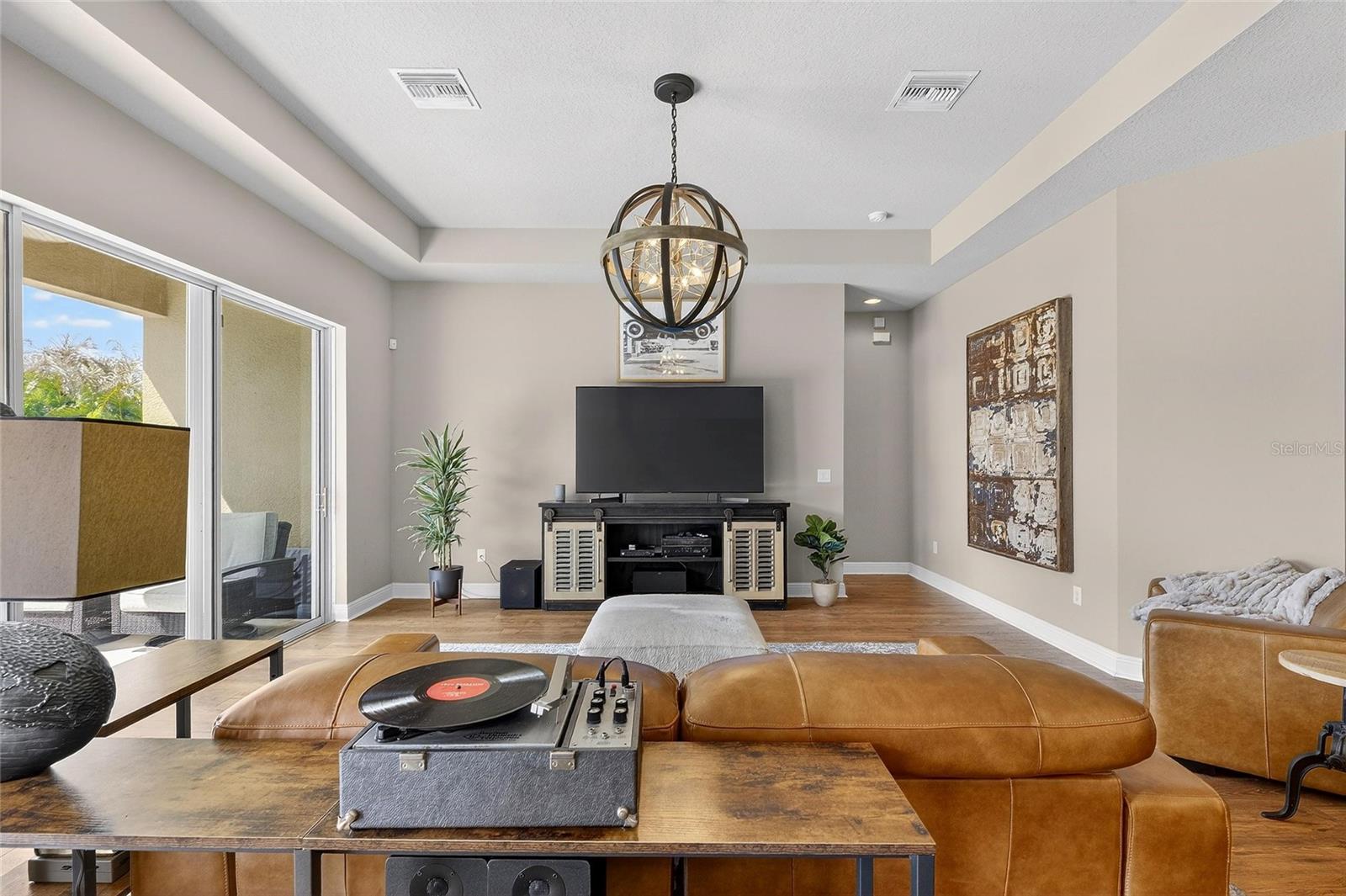 Listing photo id 38 for 6909 Crestpoint Drive