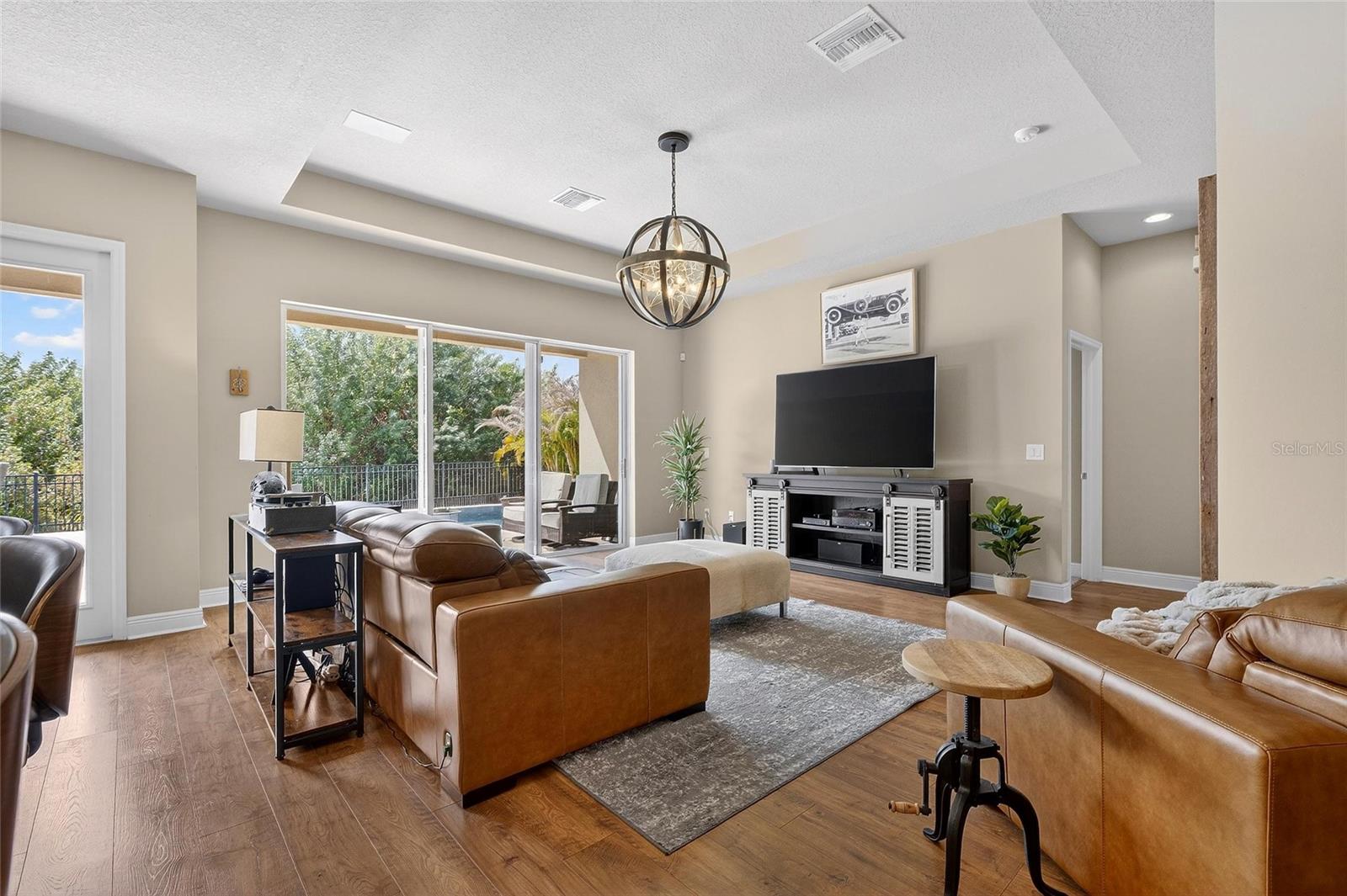 Listing photo id 40 for 6909 Crestpoint Drive