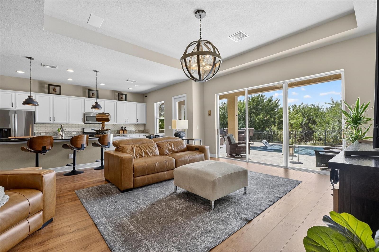 Listing photo id 42 for 6909 Crestpoint Drive