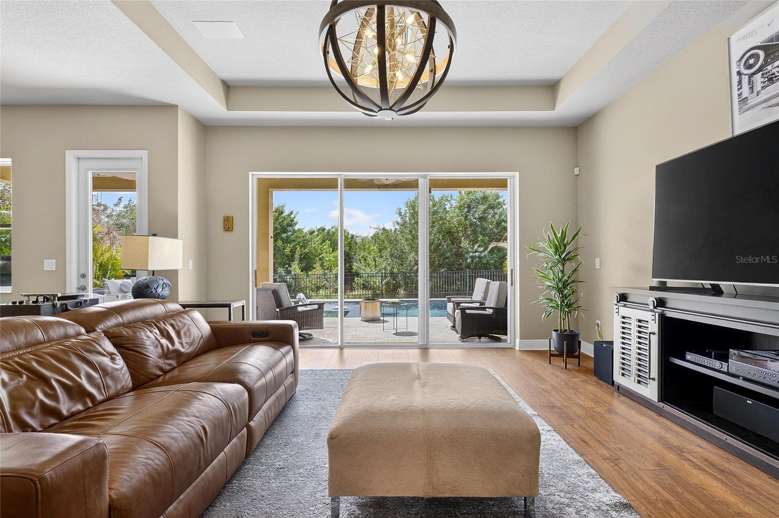 Listing photo id 43 for 6909 Crestpoint Drive