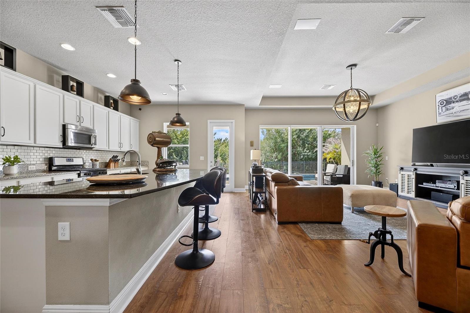 Listing photo id 44 for 6909 Crestpoint Drive