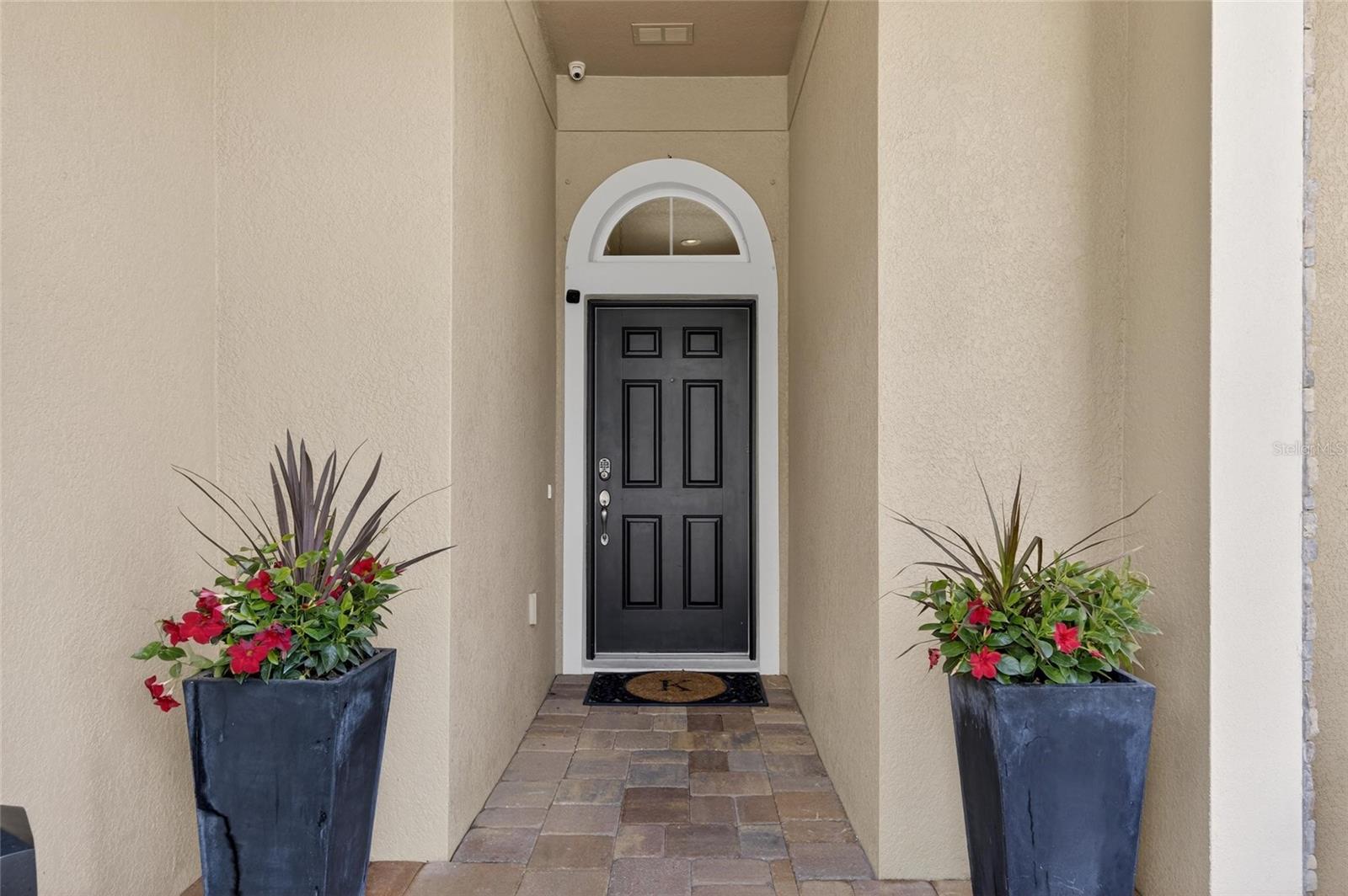 Listing photo id 3 for 6909 Crestpoint Drive