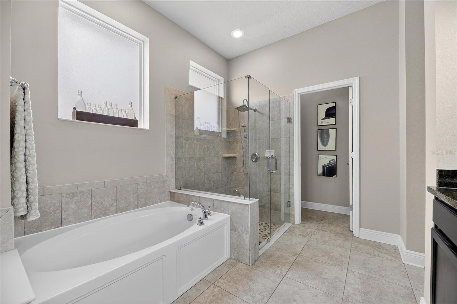 Listing photo id 52 for 6909 Crestpoint Drive