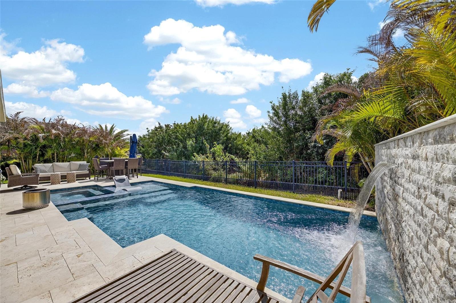 Listing photo id 56 for 6909 Crestpoint Drive