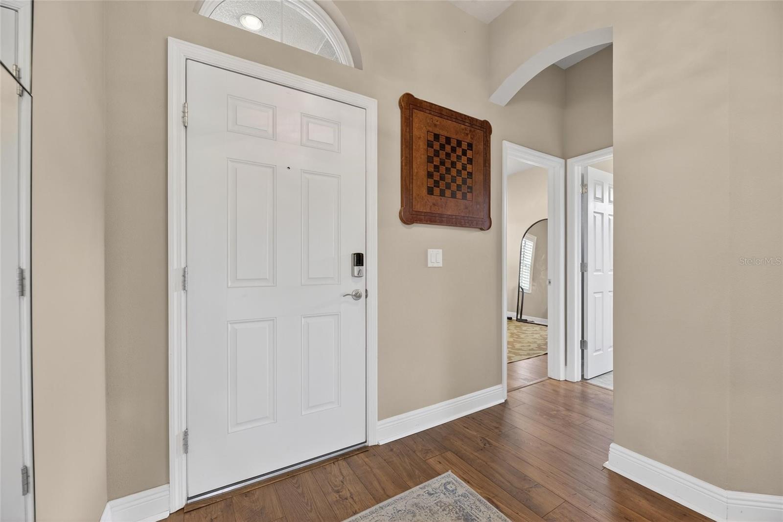 Listing photo id 5 for 6909 Crestpoint Drive