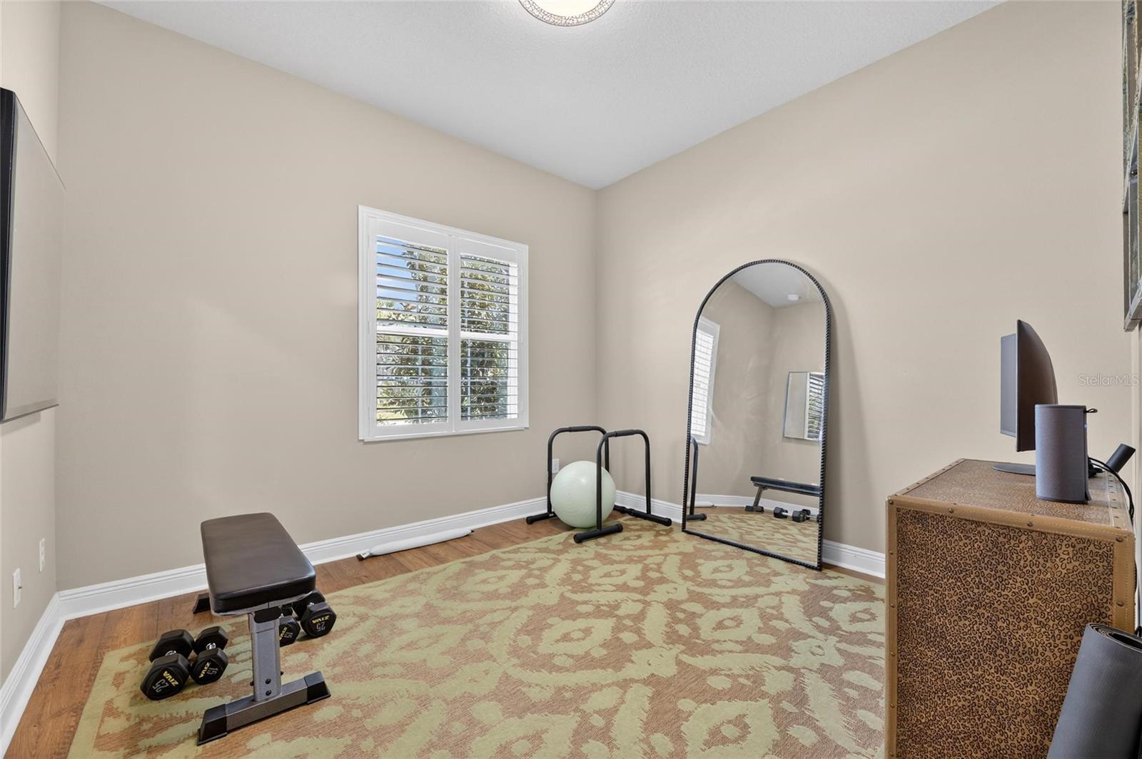 Listing photo id 7 for 6909 Crestpoint Drive