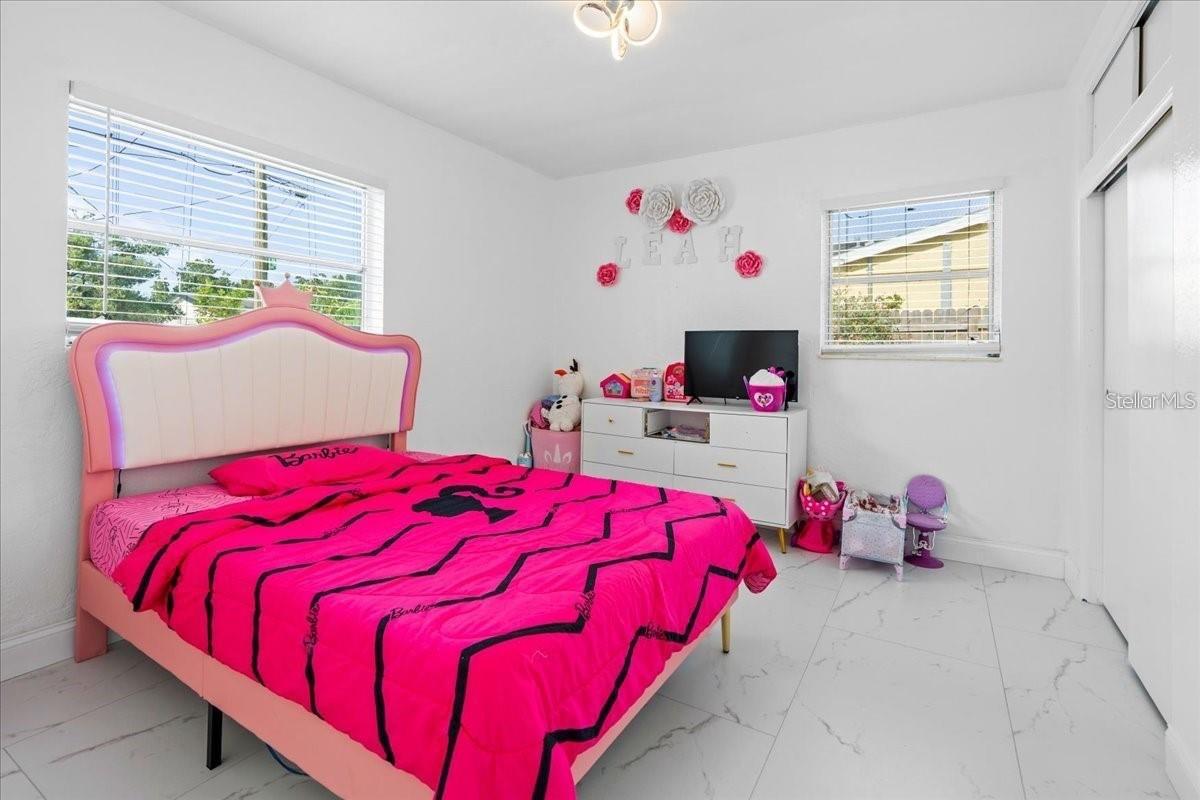 Listing photo id 20 for 6083 50th Avenue N