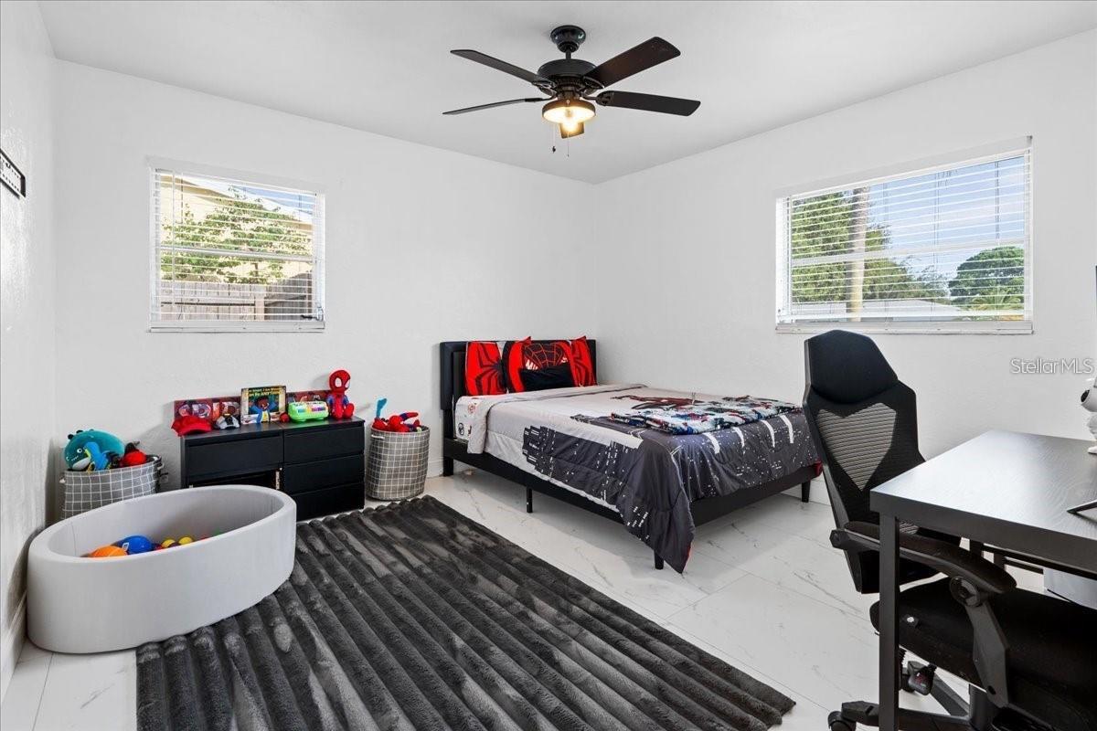 Listing photo id 21 for 6083 50th Avenue N