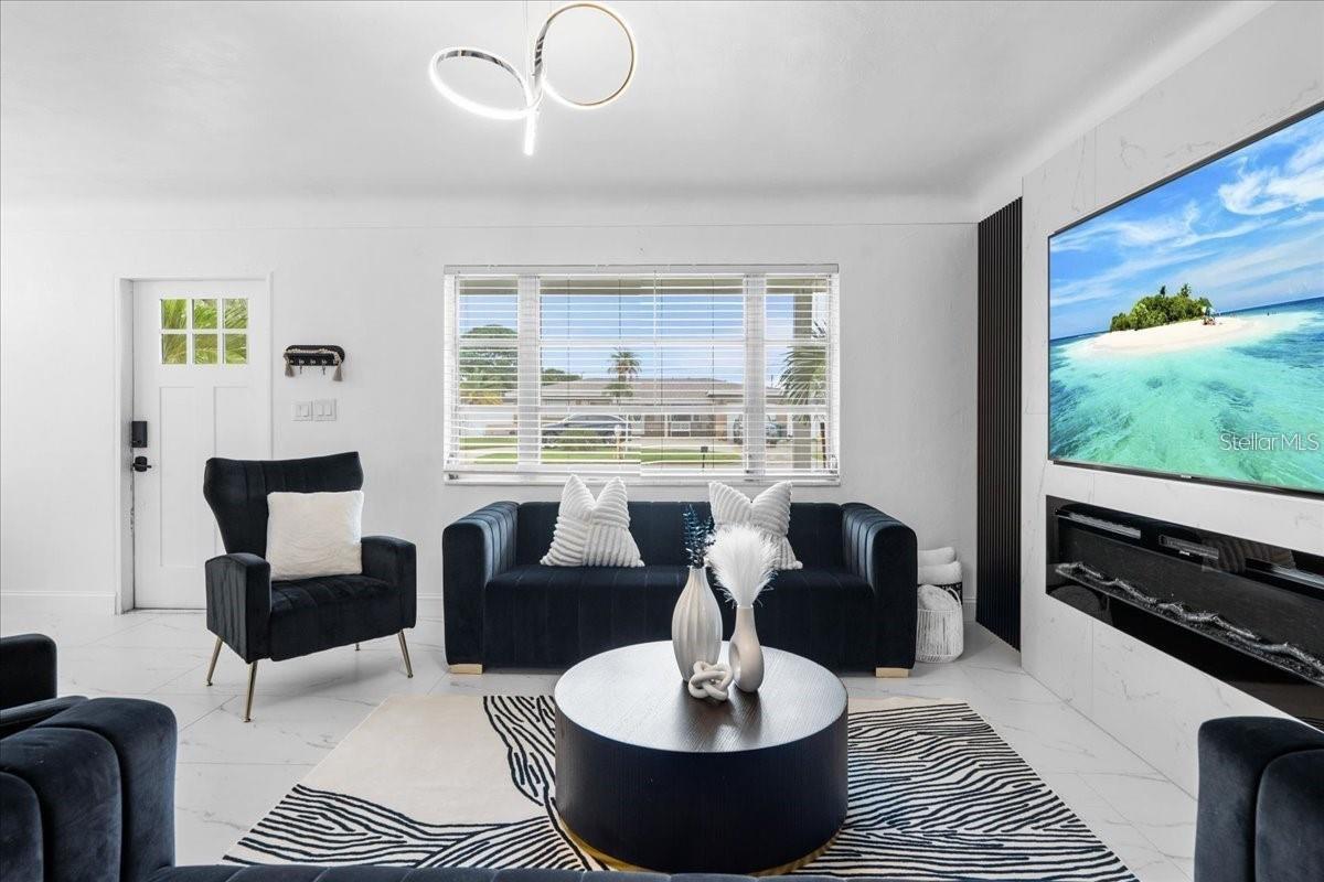 Listing photo id 4 for 6083 50th Avenue N