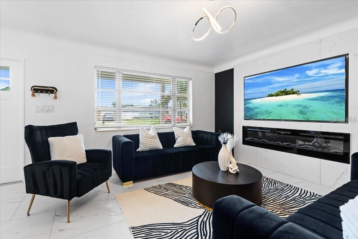 Listing photo id 6 for 6083 50th Avenue N