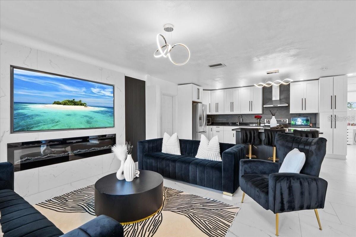 Listing photo id 7 for 6083 50th Avenue N