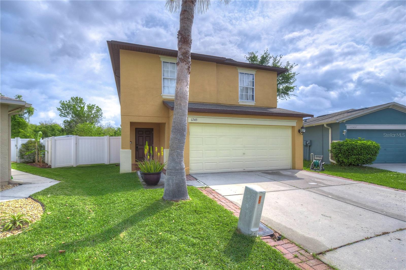 Image 4 of 60 For 17455 Garden Heath Court