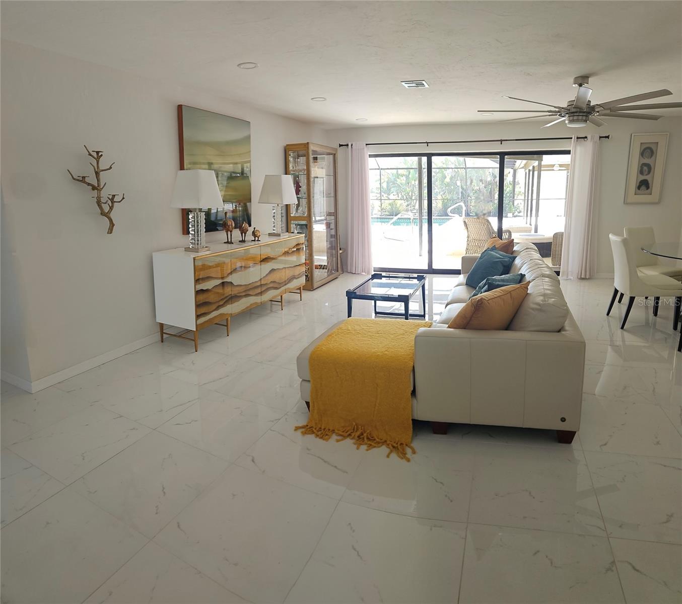 Image 11 of 38 For 142 Torrey Pines Point