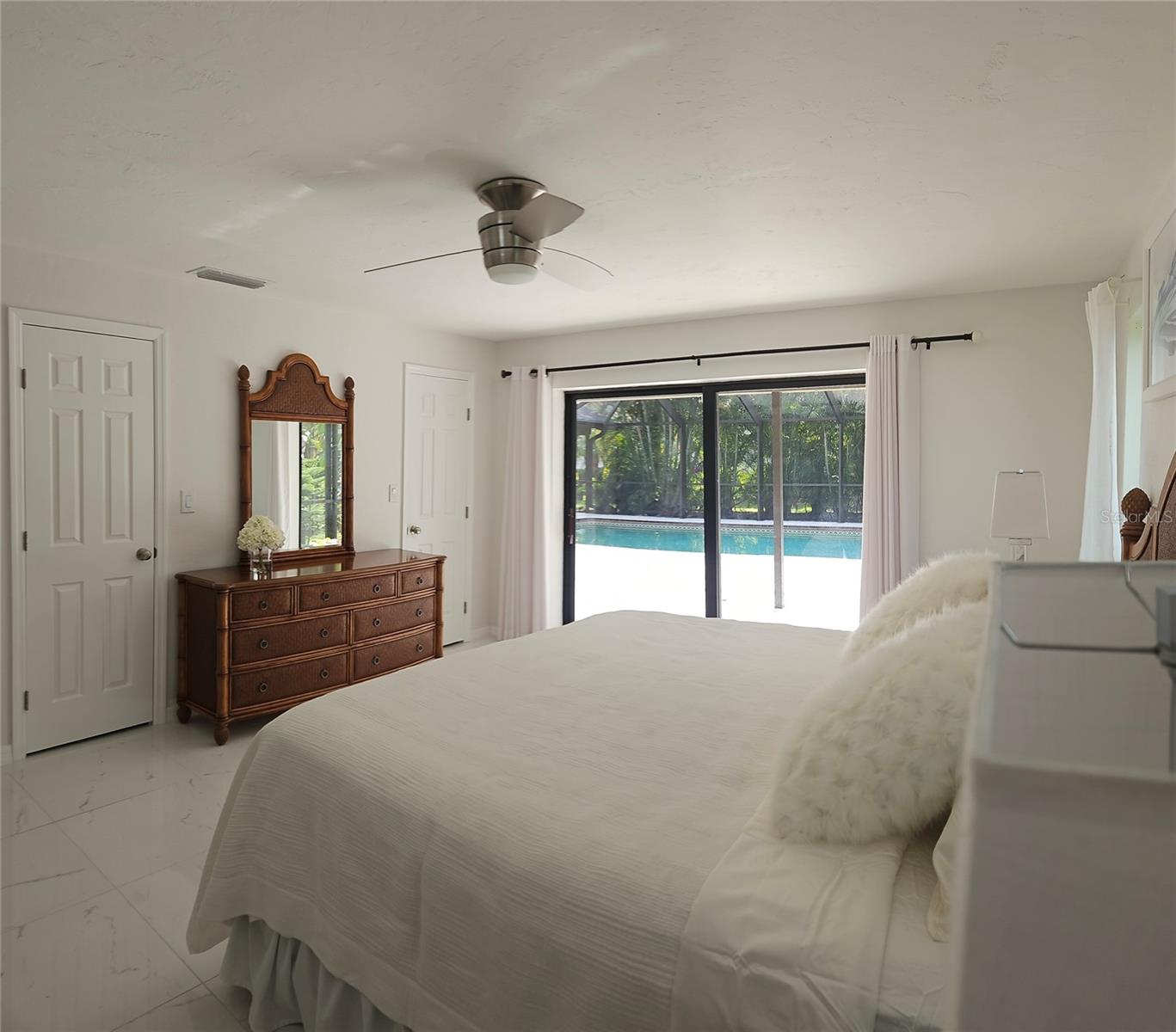 Image 21 of 38 For 142 Torrey Pines Point