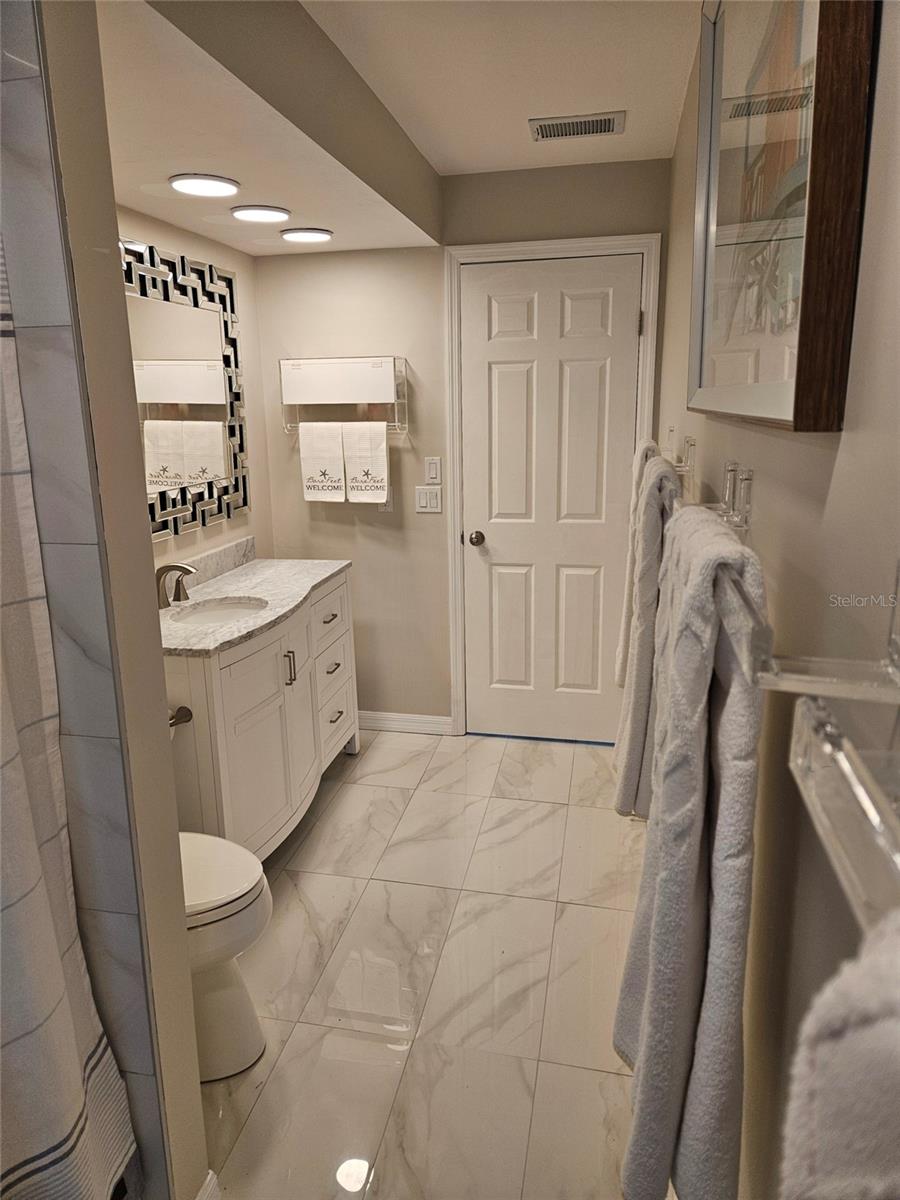 Image 31 of 38 For 142 Torrey Pines Point