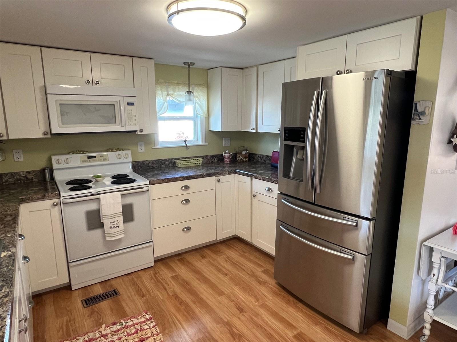 Image 10 of 27 For 11300 124th Avenue 33