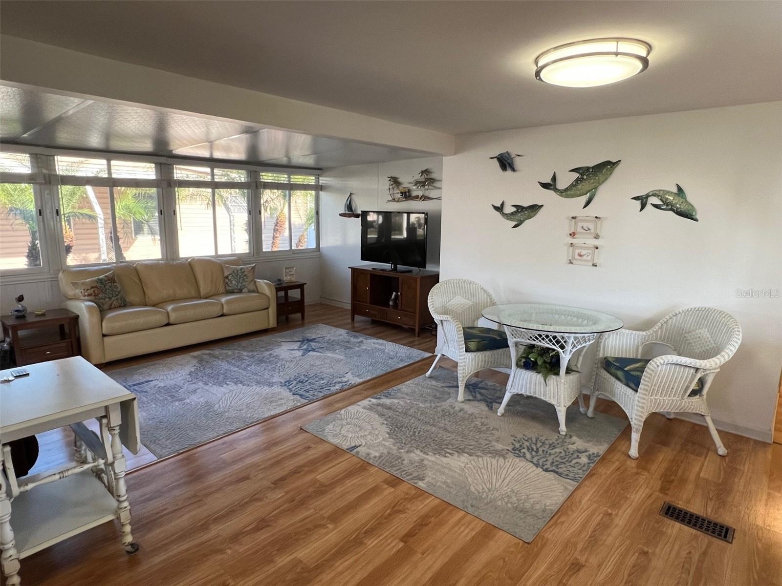 Image 11 of 27 For 11300 124th Avenue 33