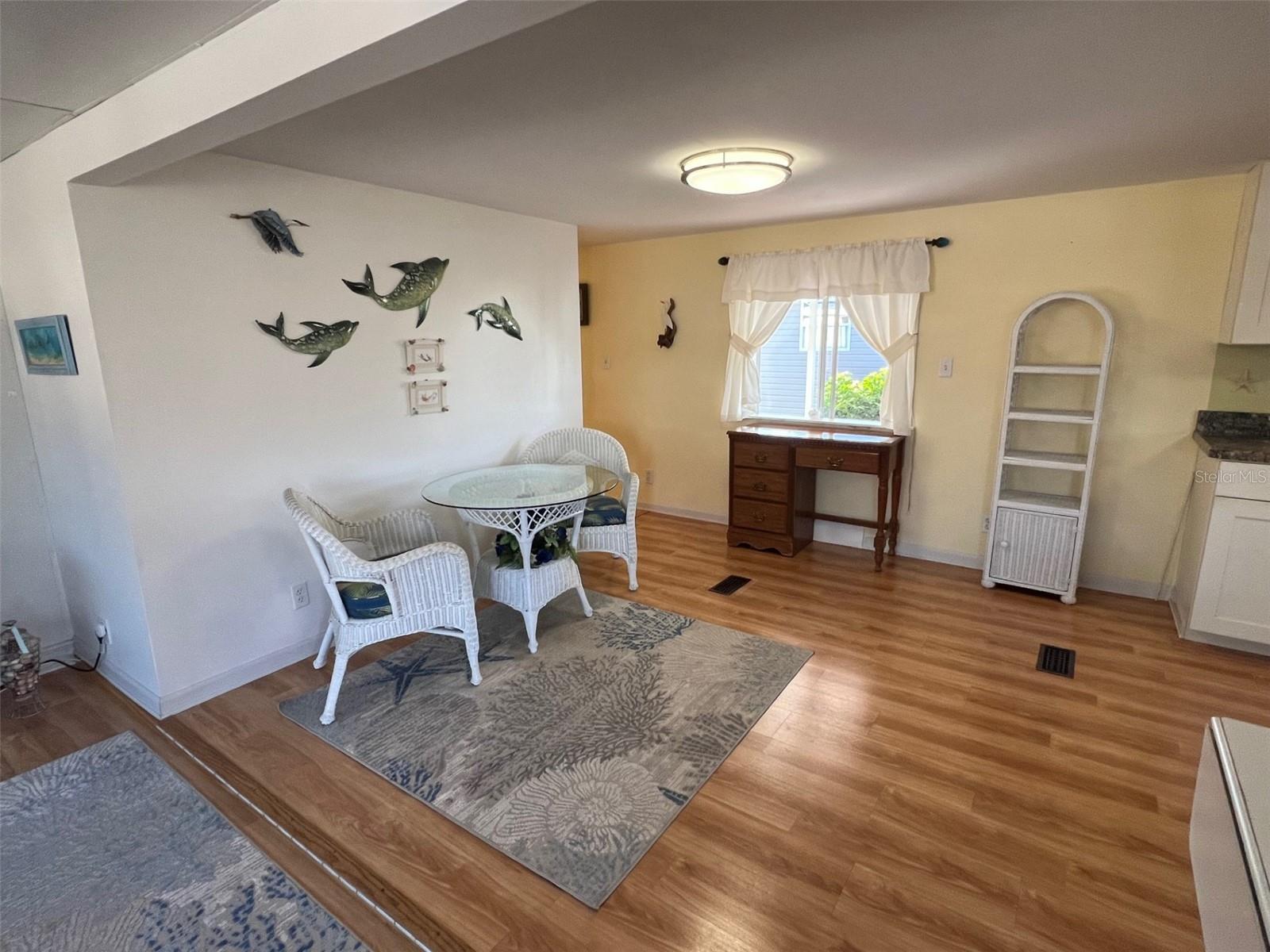 Image 12 of 27 For 11300 124th Avenue 33