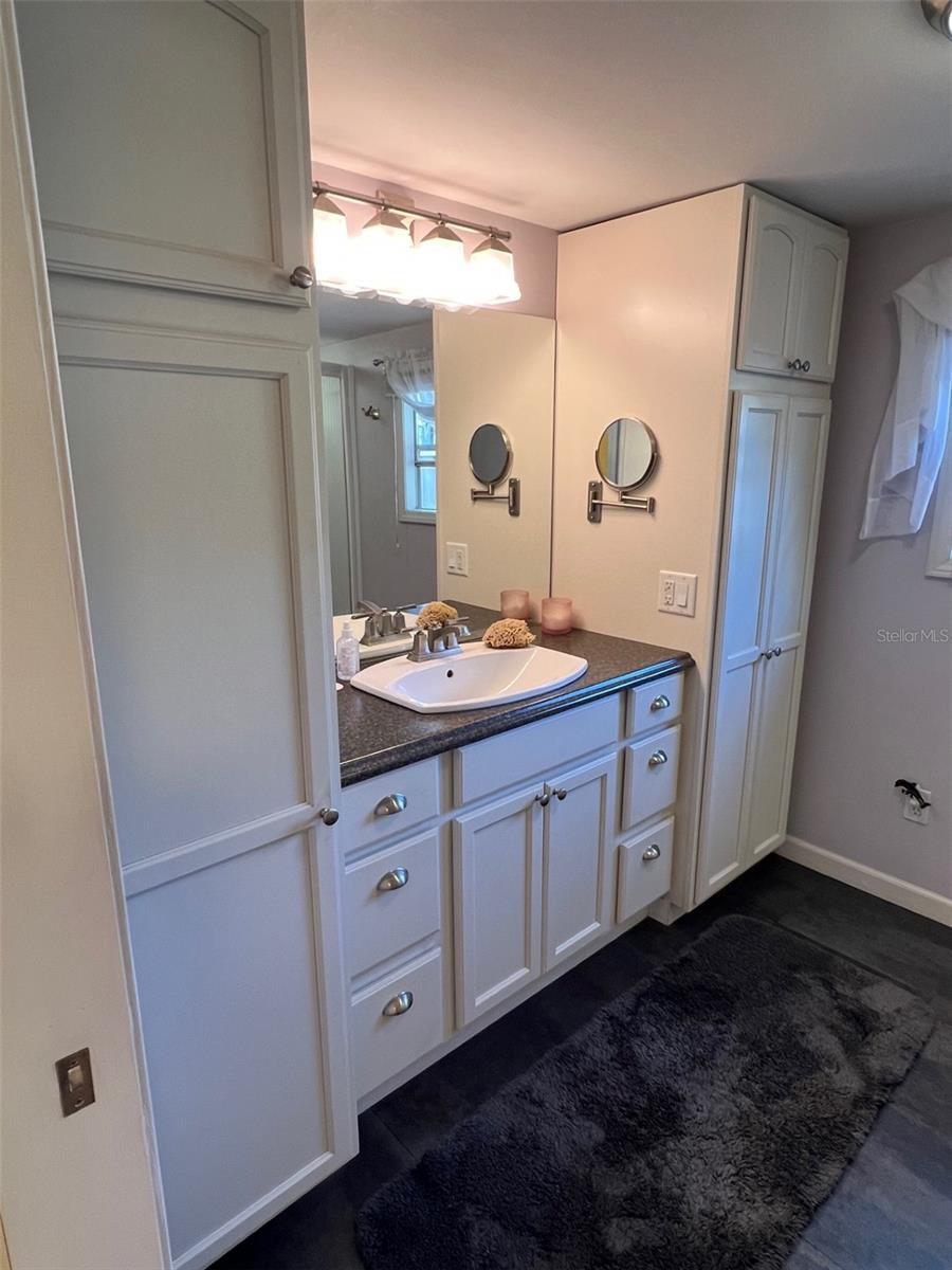 Image 21 of 27 For 11300 124th Avenue 33