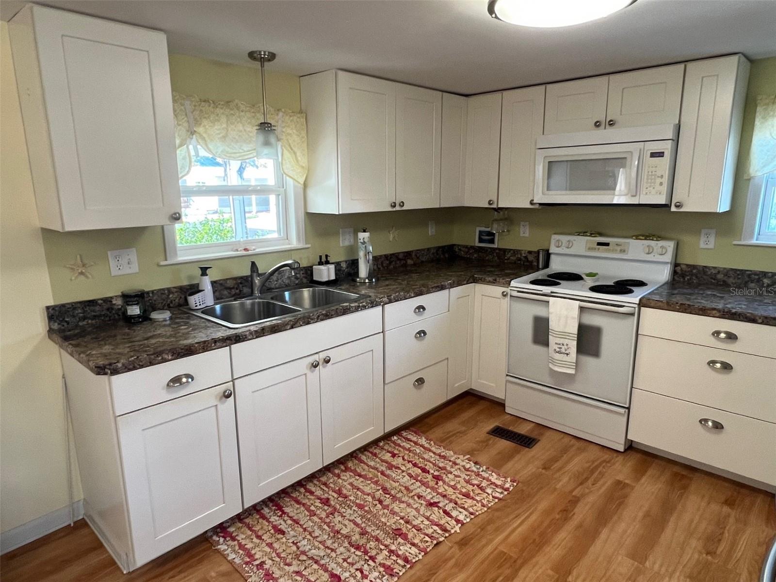 Image 9 of 27 For 11300 124th Avenue 33