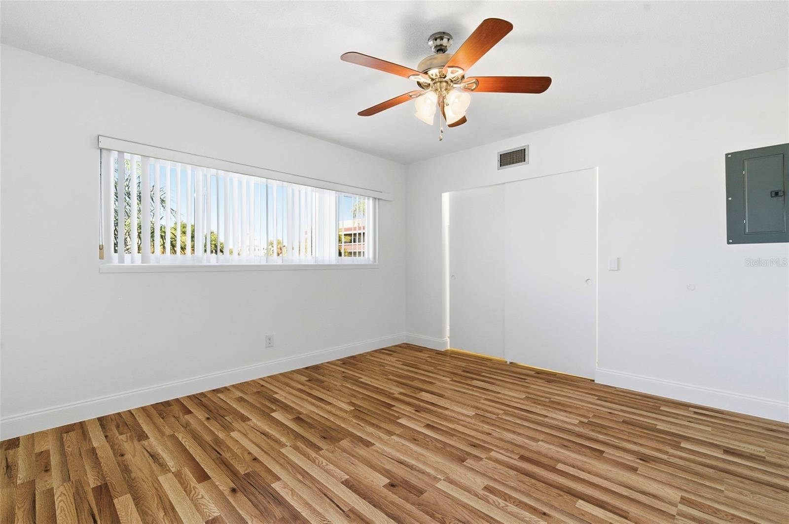 Image 24 of 53 For 2073 Denmark Street 37