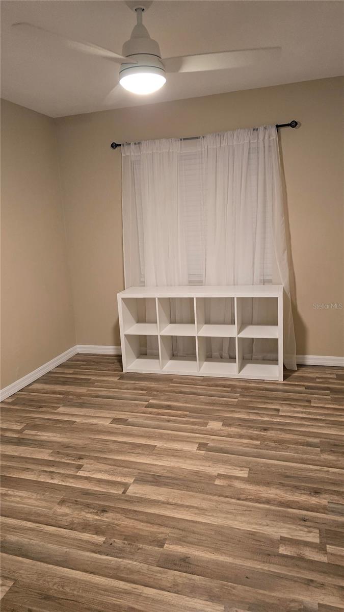 Image 10 of 12 For 211 Thorn Tree Place 211