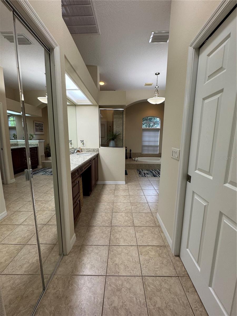 Image 31 of 78 For 21001 Lake Vienna Drive