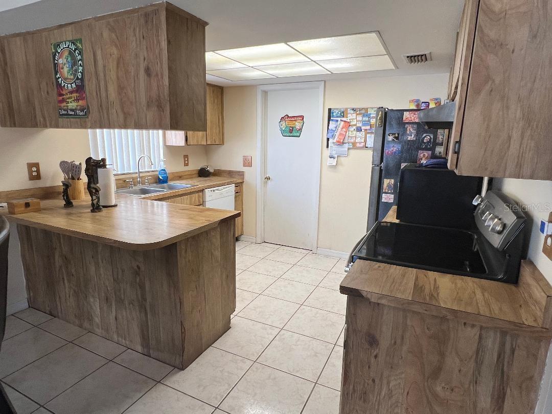 Image 6 of 28 For 12520 Mondragon Drive