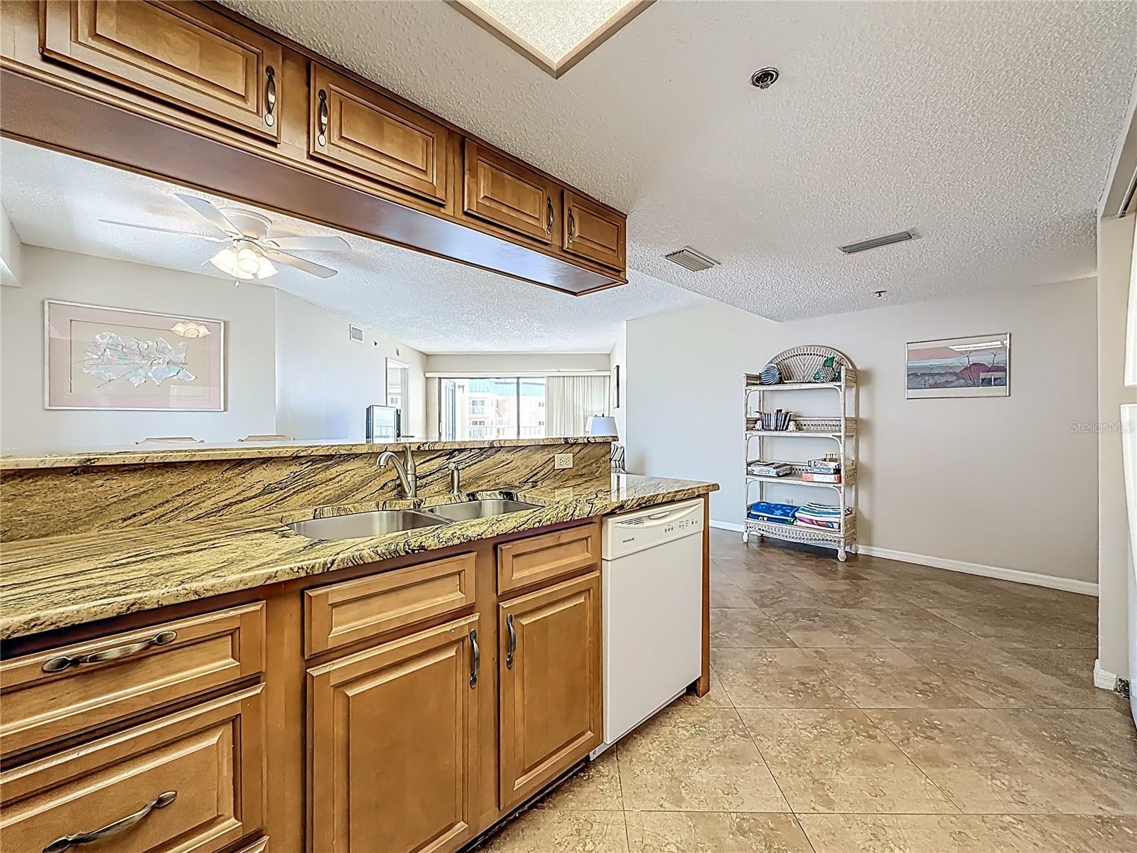 Image 6 of 20 For 18450 Gulf Boulevard 401