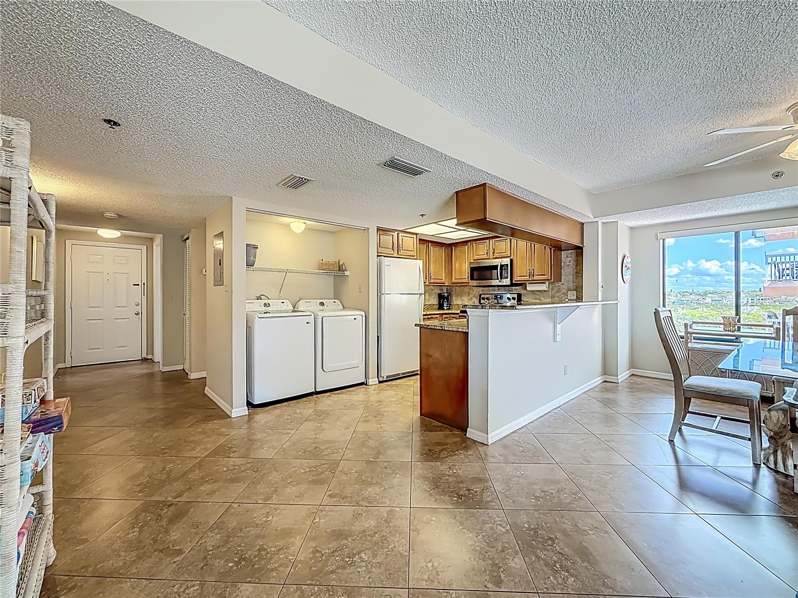 Image 8 of 20 For 18450 Gulf Boulevard 401