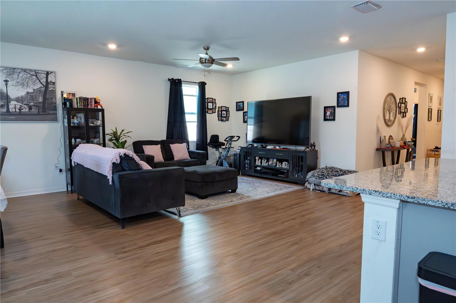 Image 9 of 33 For 20147 Azul Marble Loop