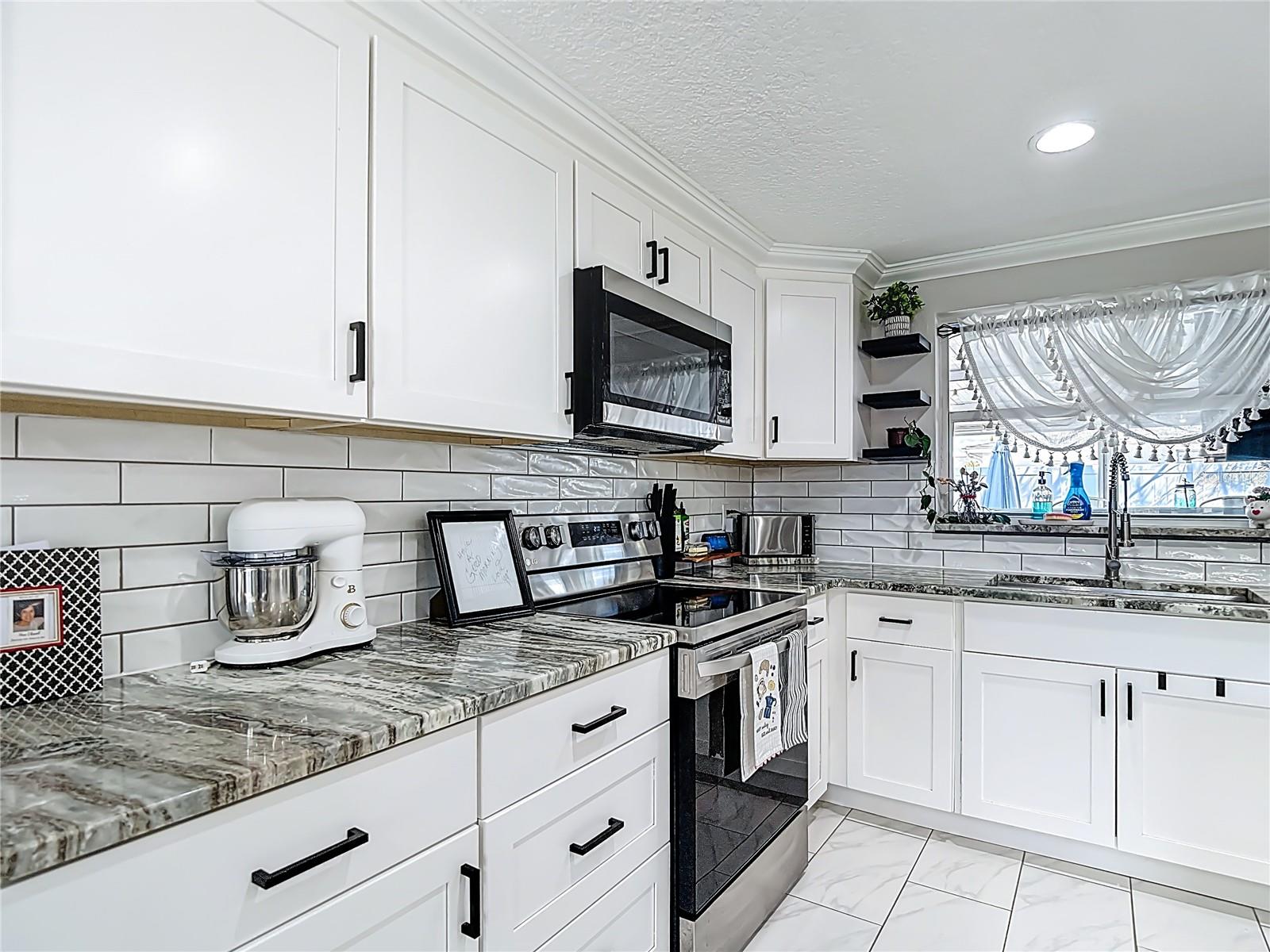 Image 15 of 51 For 9430 Palm Avenue