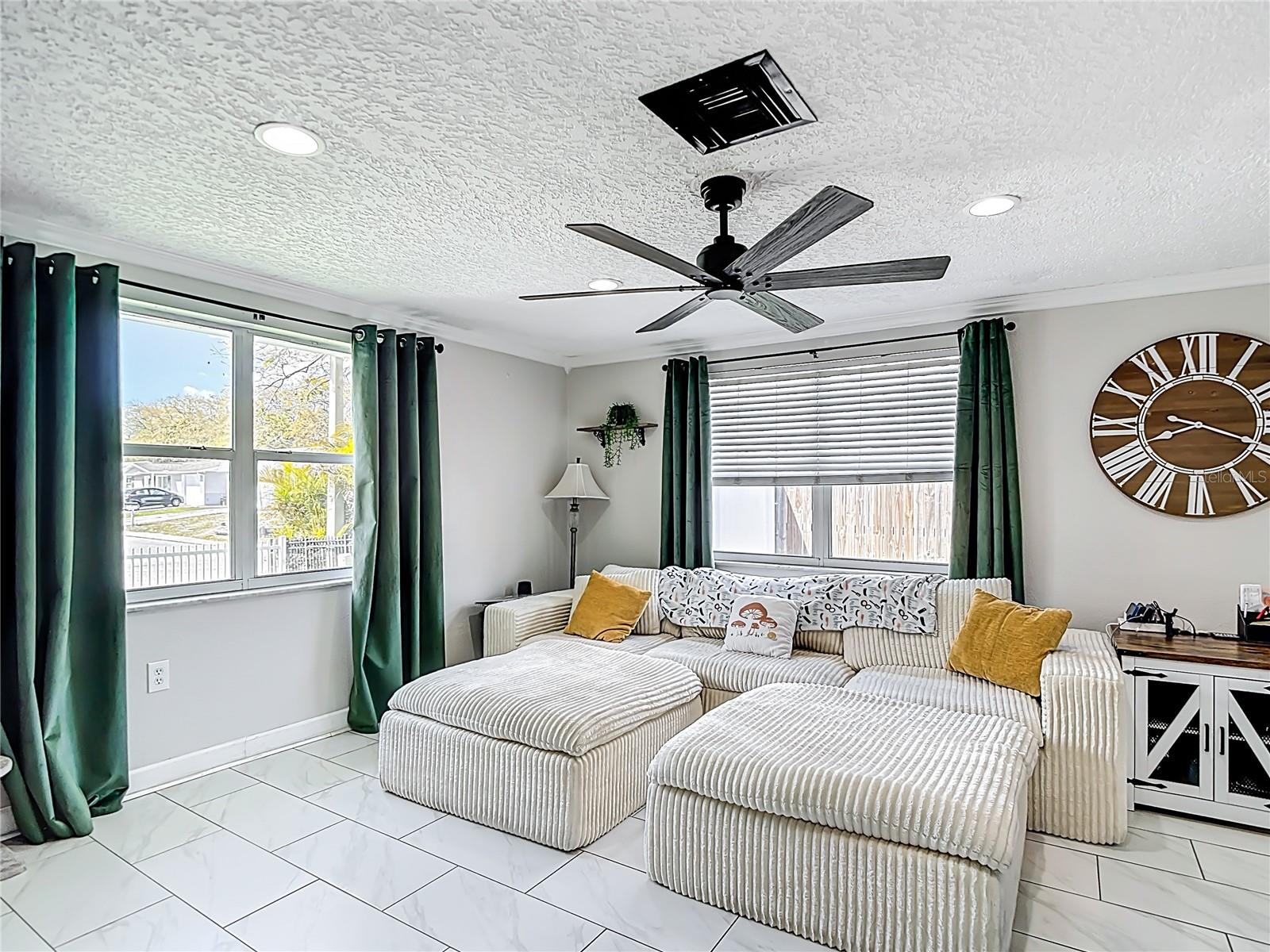 Image 22 of 51 For 9430 Palm Avenue