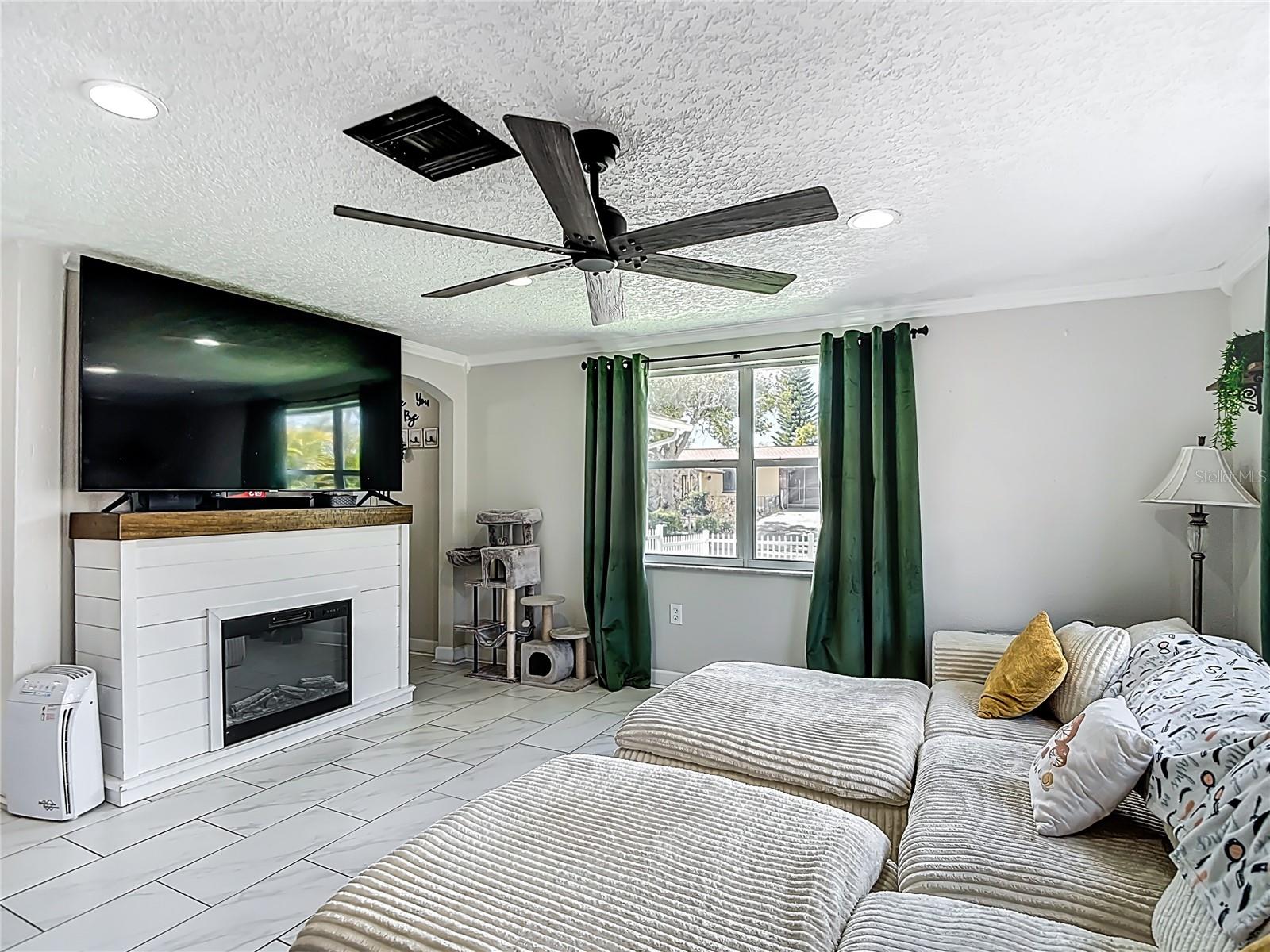 Image 23 of 51 For 9430 Palm Avenue