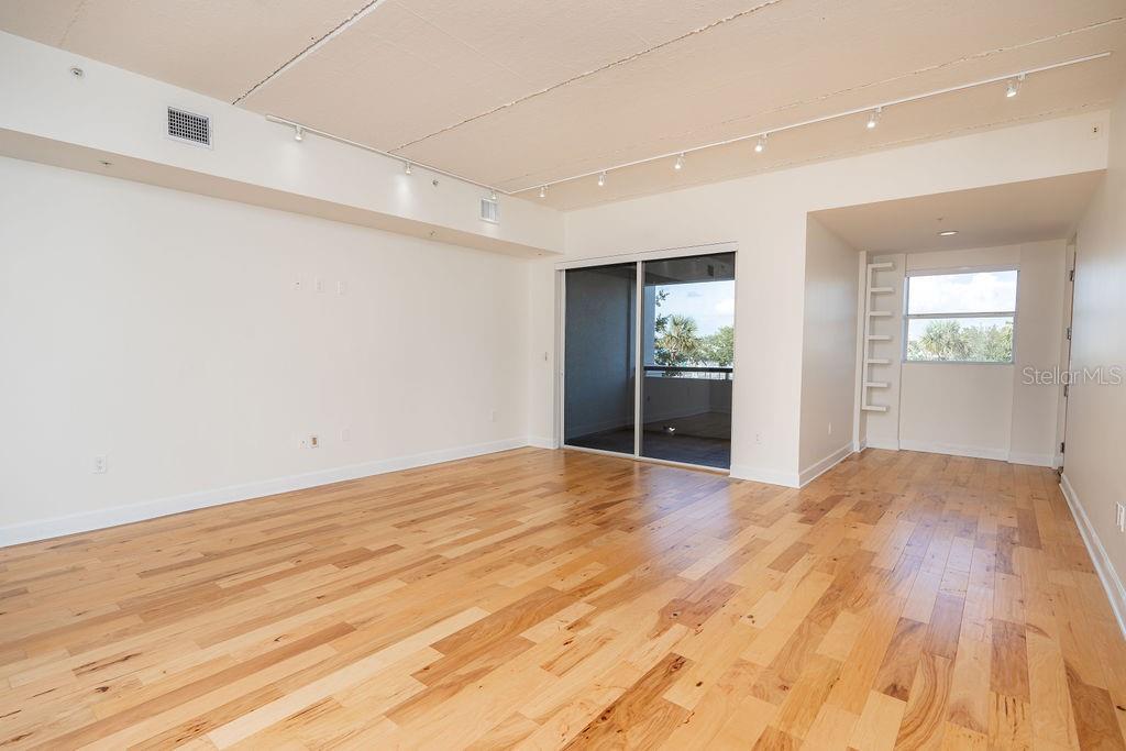 Listing photo id 8 for 1002 Channelside Drive 2c