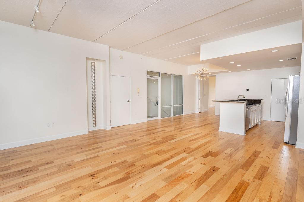 Listing photo id 9 for 1002 Channelside Drive 2c