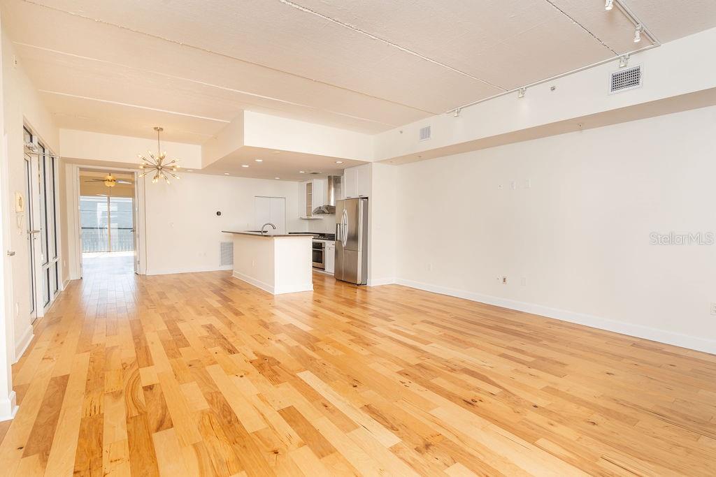 Listing photo id 10 for 1002 Channelside Drive 2c