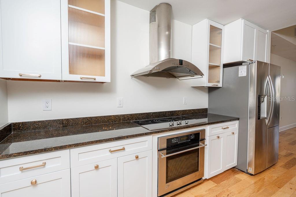 Listing photo id 14 for 1002 Channelside Drive 2c