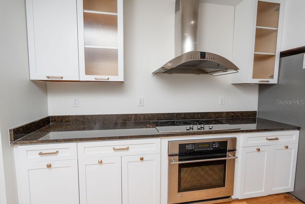 Listing photo id 15 for 1002 Channelside Drive 2c